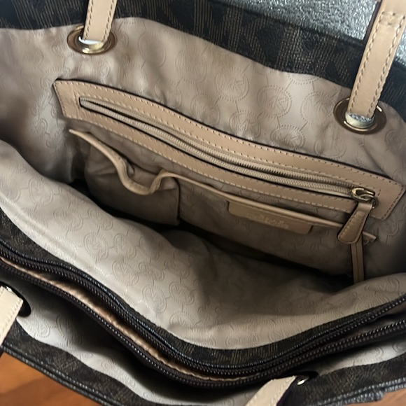 Michael Kors Tote- used, good condition - Picture 4 of 6